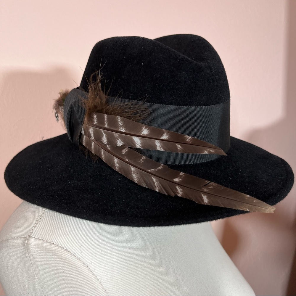 Vintage 1980 Retro Georgi Black Velvet wide flat brim Art Deco fedora Feather - Picture 13 of 16
